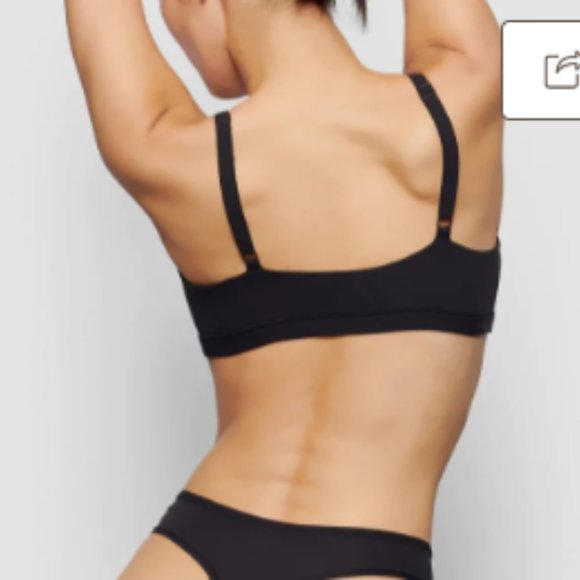 SKIMS (Black) Buttery Soft Scoop Neck Bra - Picture 2 of 10